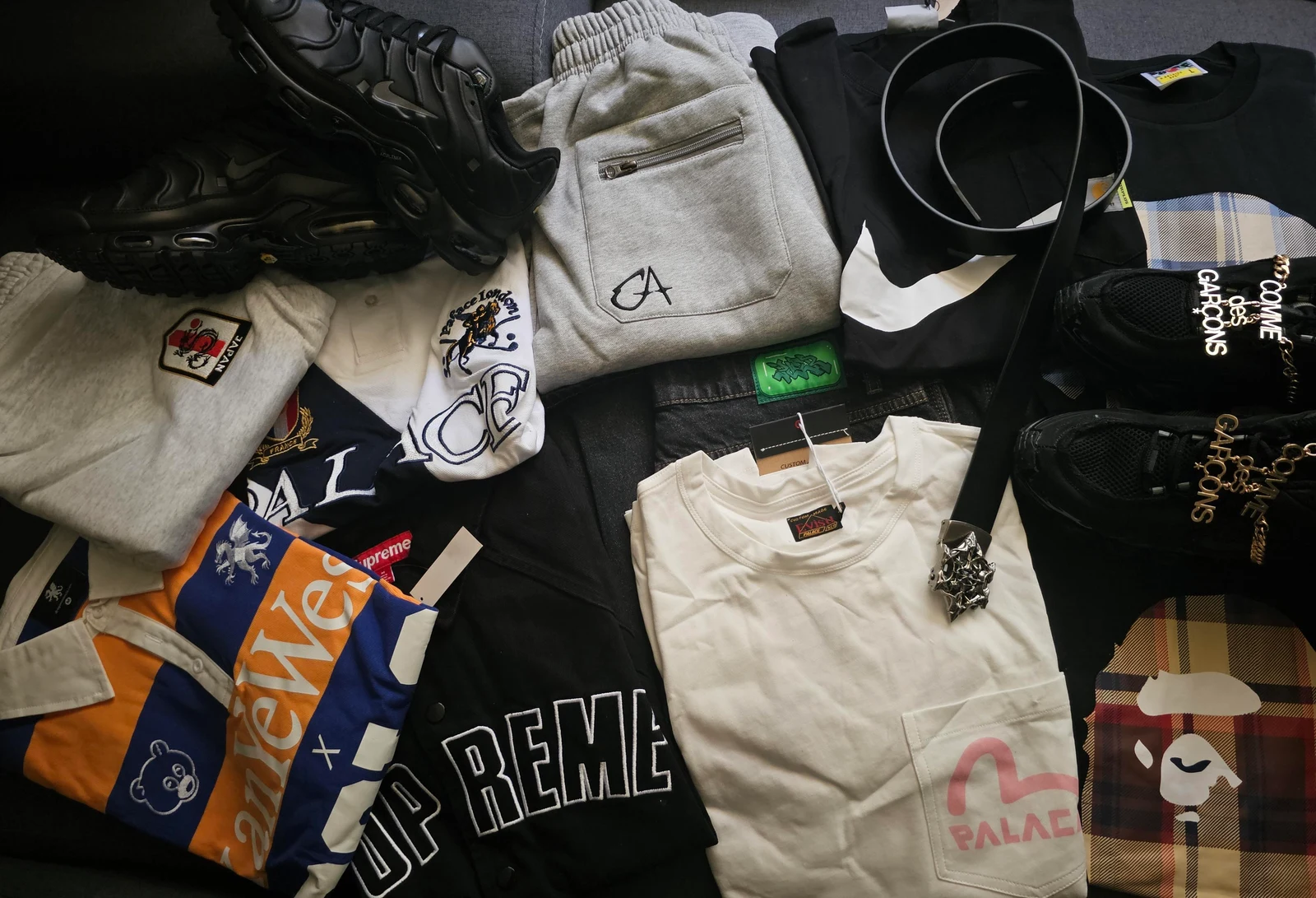 Overview of the Poland haul with shoes, tops, shorts and accessories