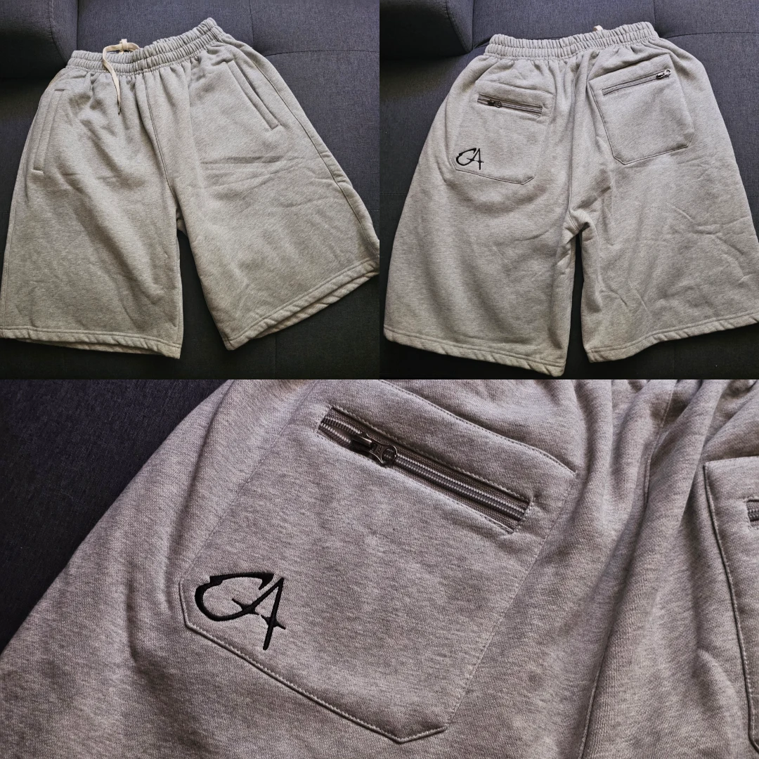 Short gris clair avec détails zippés, face et dos