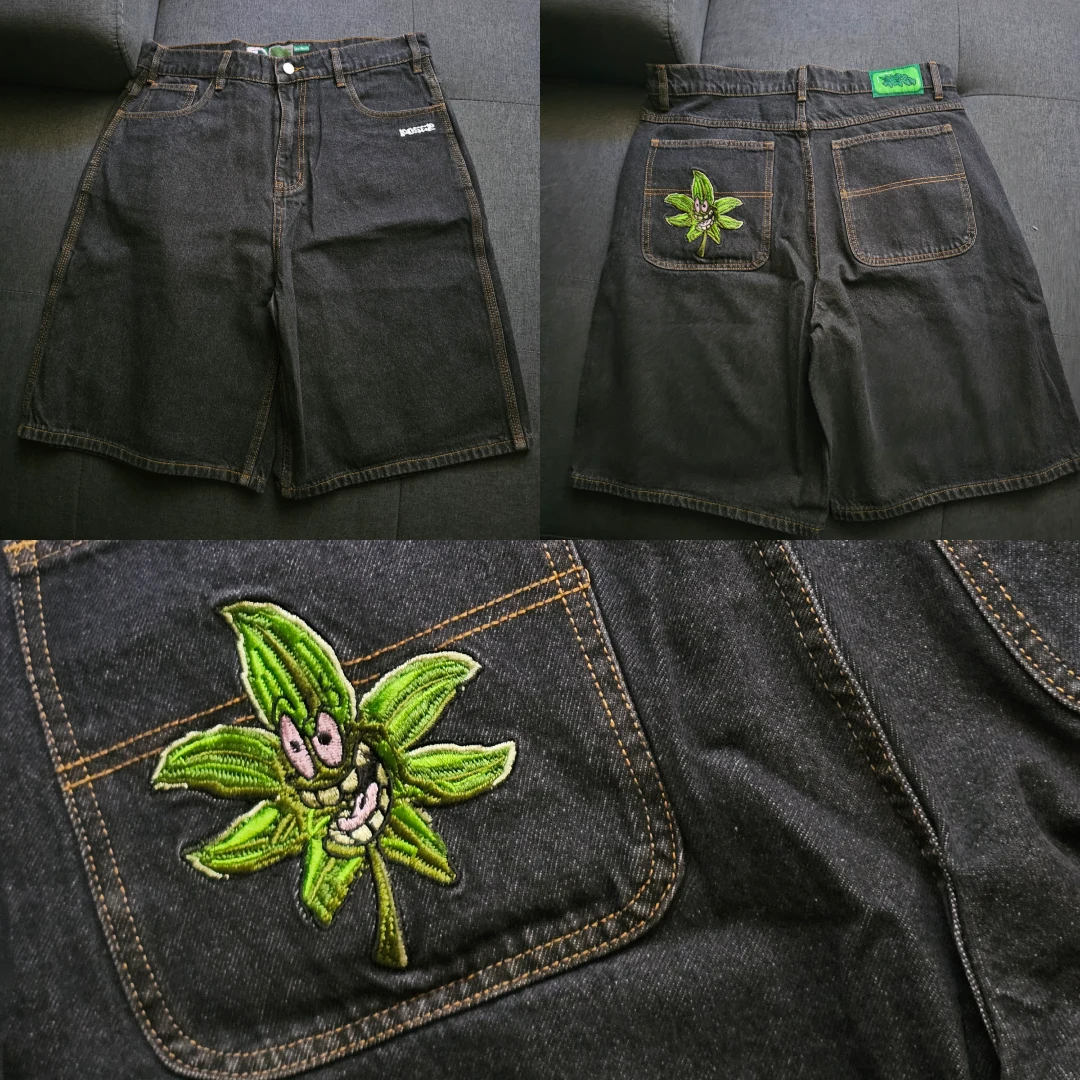 Short sombre brodé avec dessin vert et vue de détail