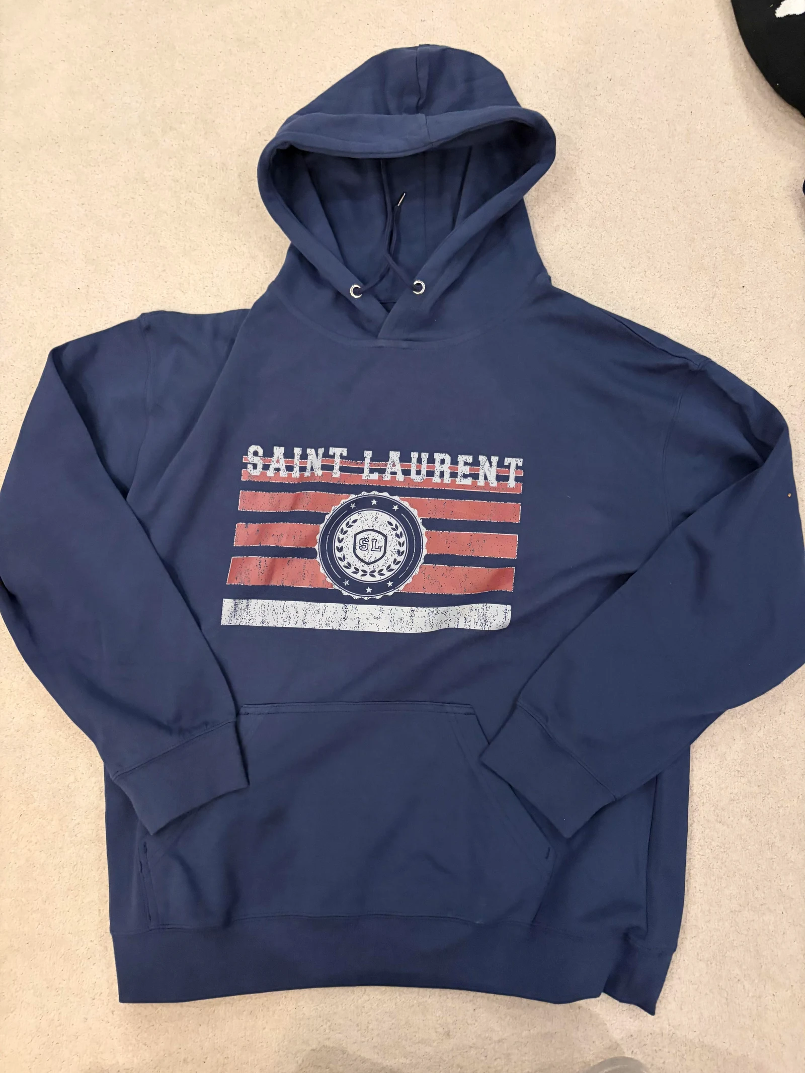كنزة Saint Laurent كحلية برسم علم