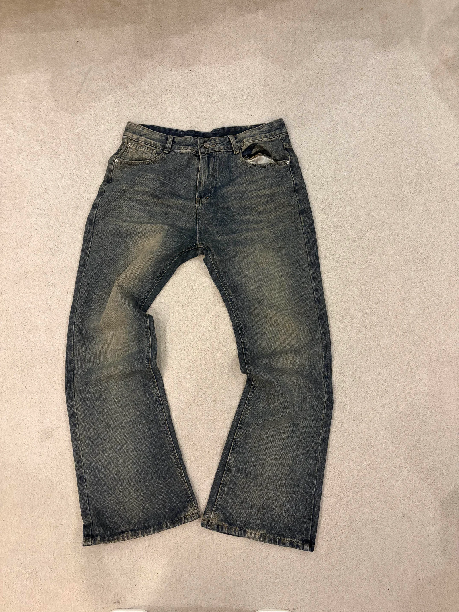 جينز bootcut داكن باهت ومفرود
